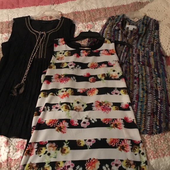 CLOSET CLOSING DEAL‼️ 6 TOPS + 2 Bonus! - Picture 3 of 9